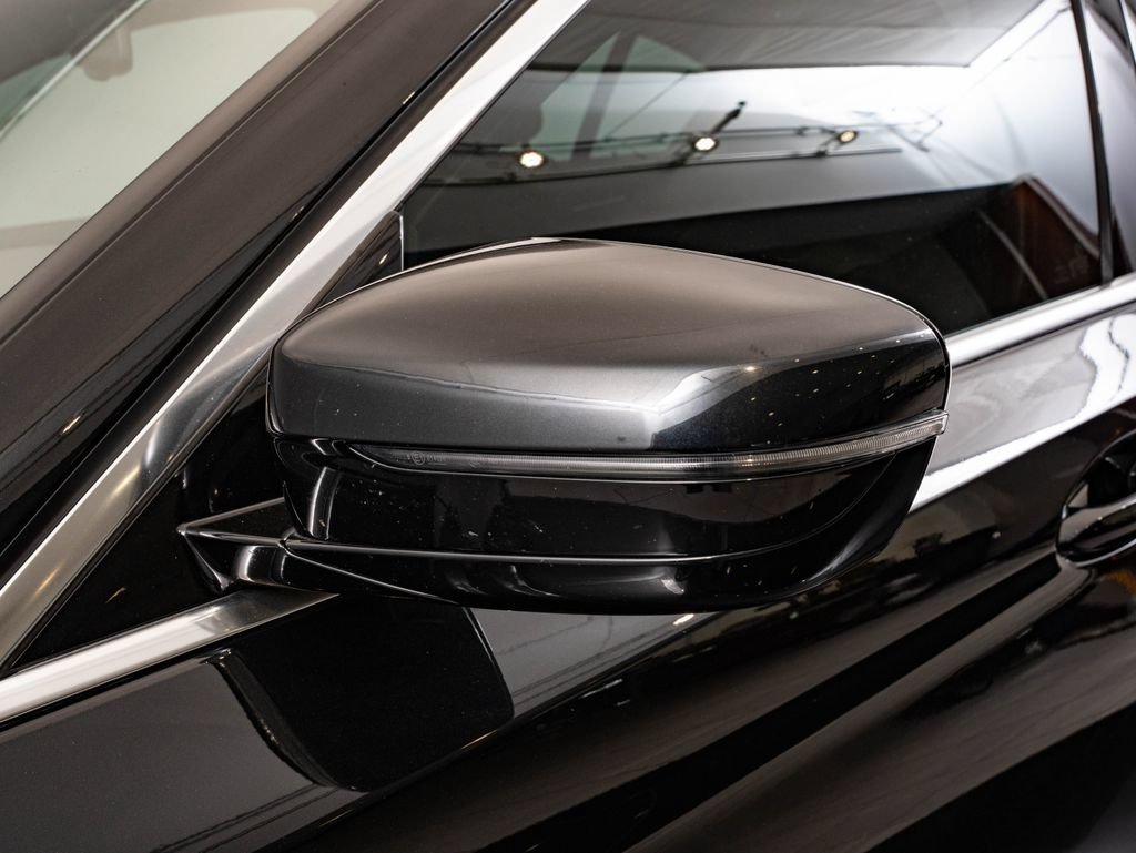 Used 2019 Black Sapphire Metallic BMW 540i image 17