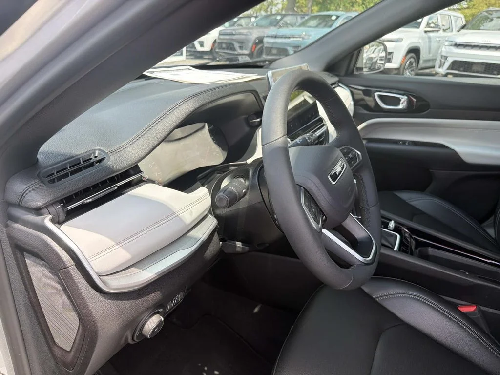 Used 2025 Silver Jeep Limited image 20