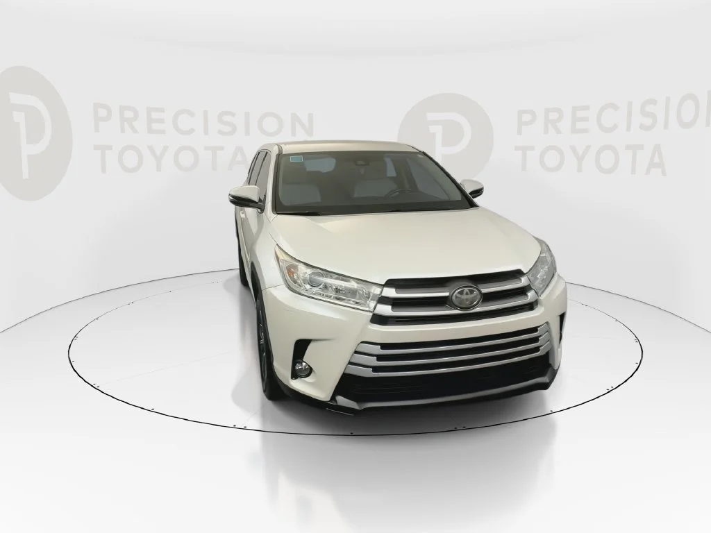 Used 2019 Blizzard Pearl Toyota LE Plus image 5