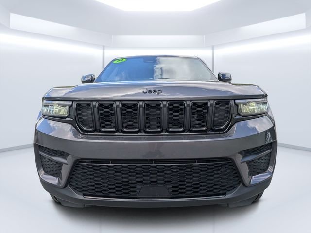 Used 2024 Gray Jeep Altitude image 8