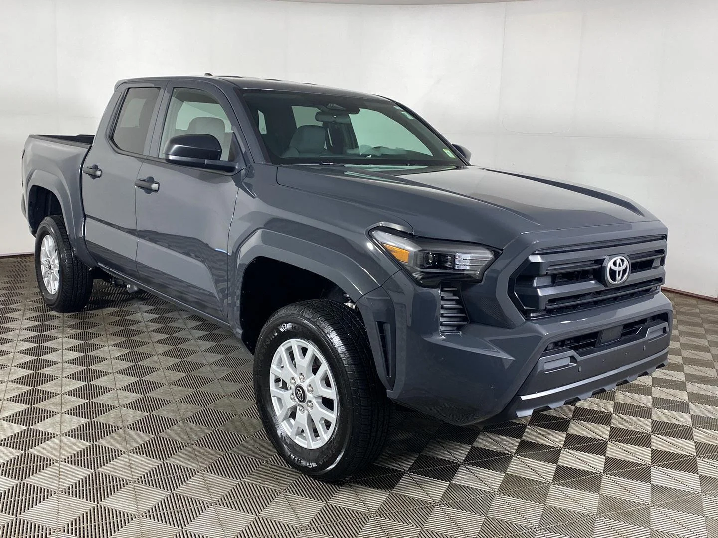 Used 2025 Underground Toyota SR image 3