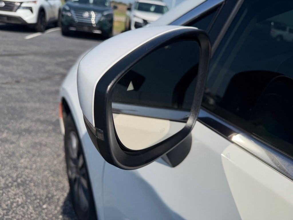 Used 2023 White Chrysler Touring L image 13