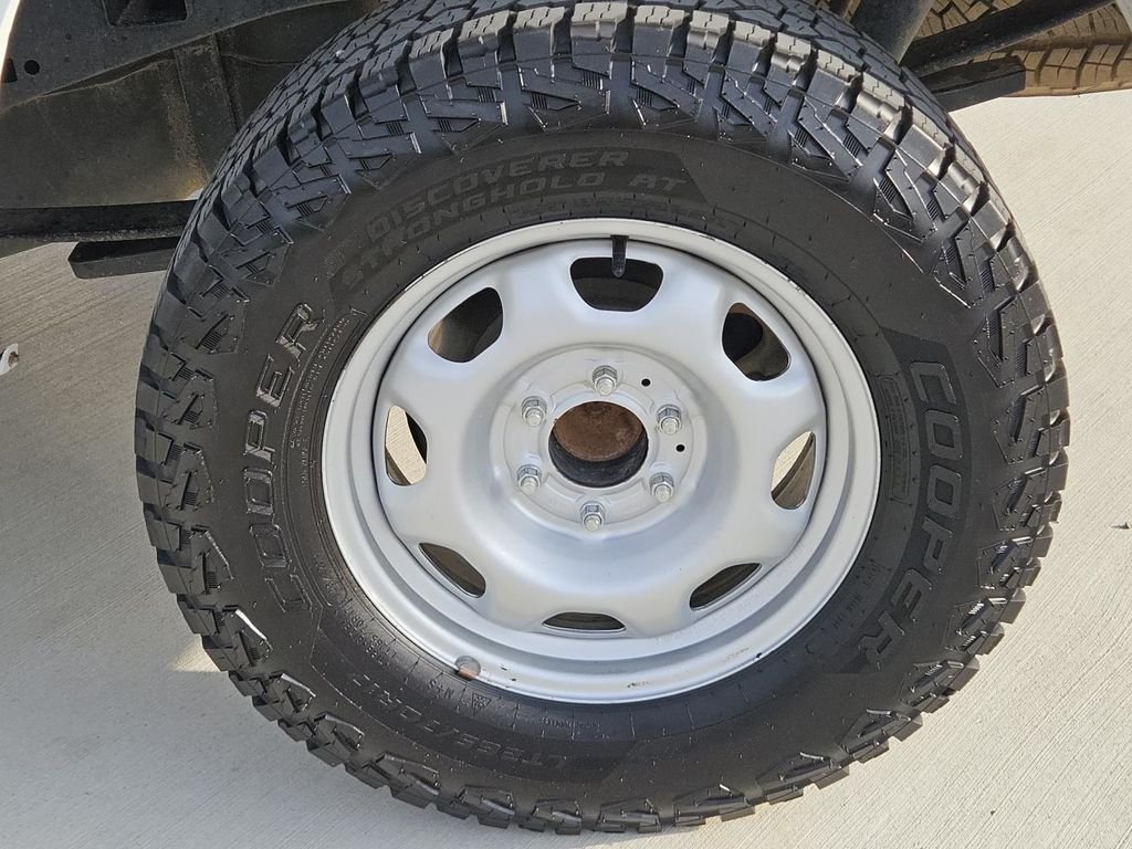 Used 2021 White Ford XL image 38