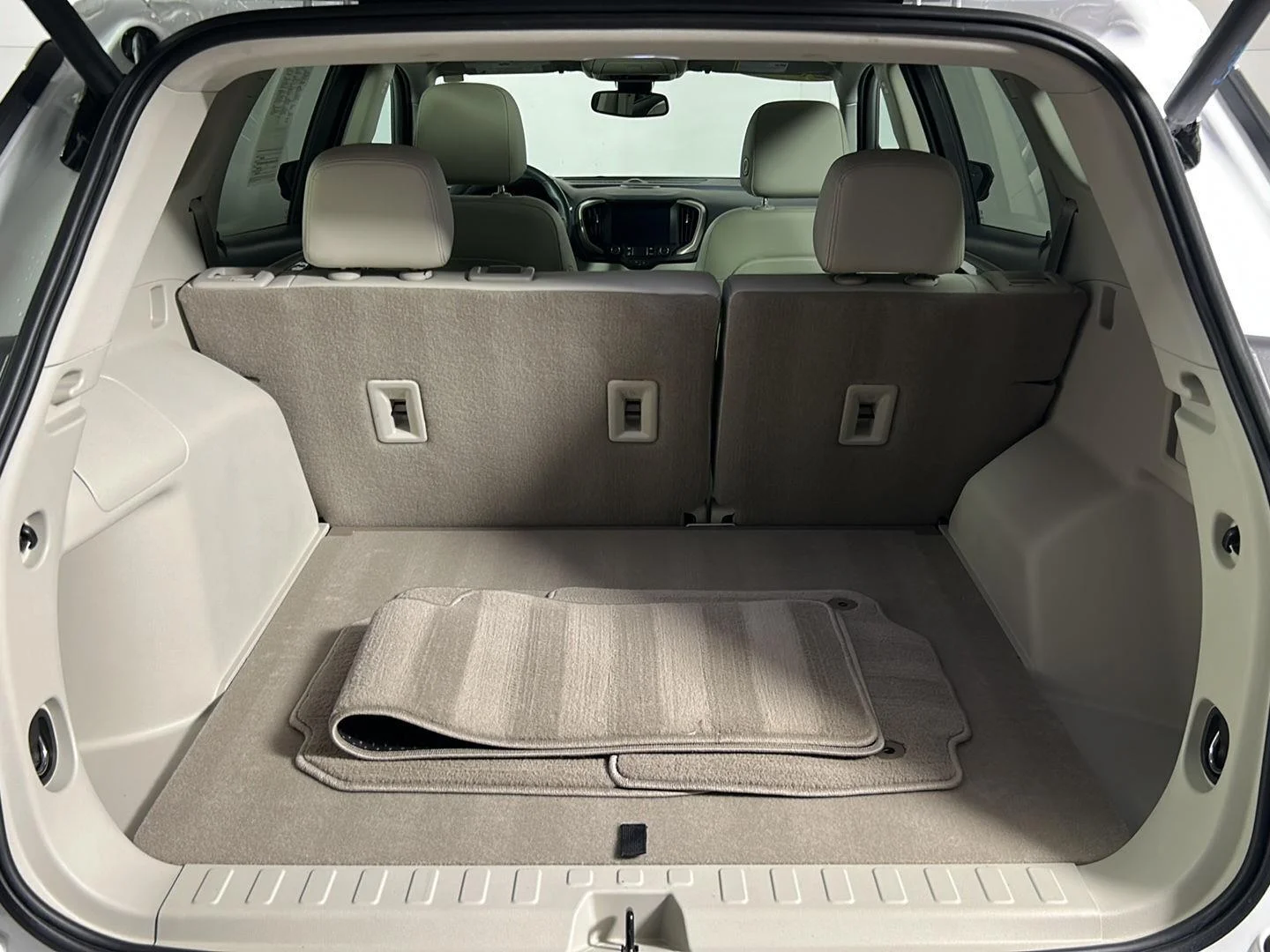 Used 2024 Summit White GMC Denali image 9