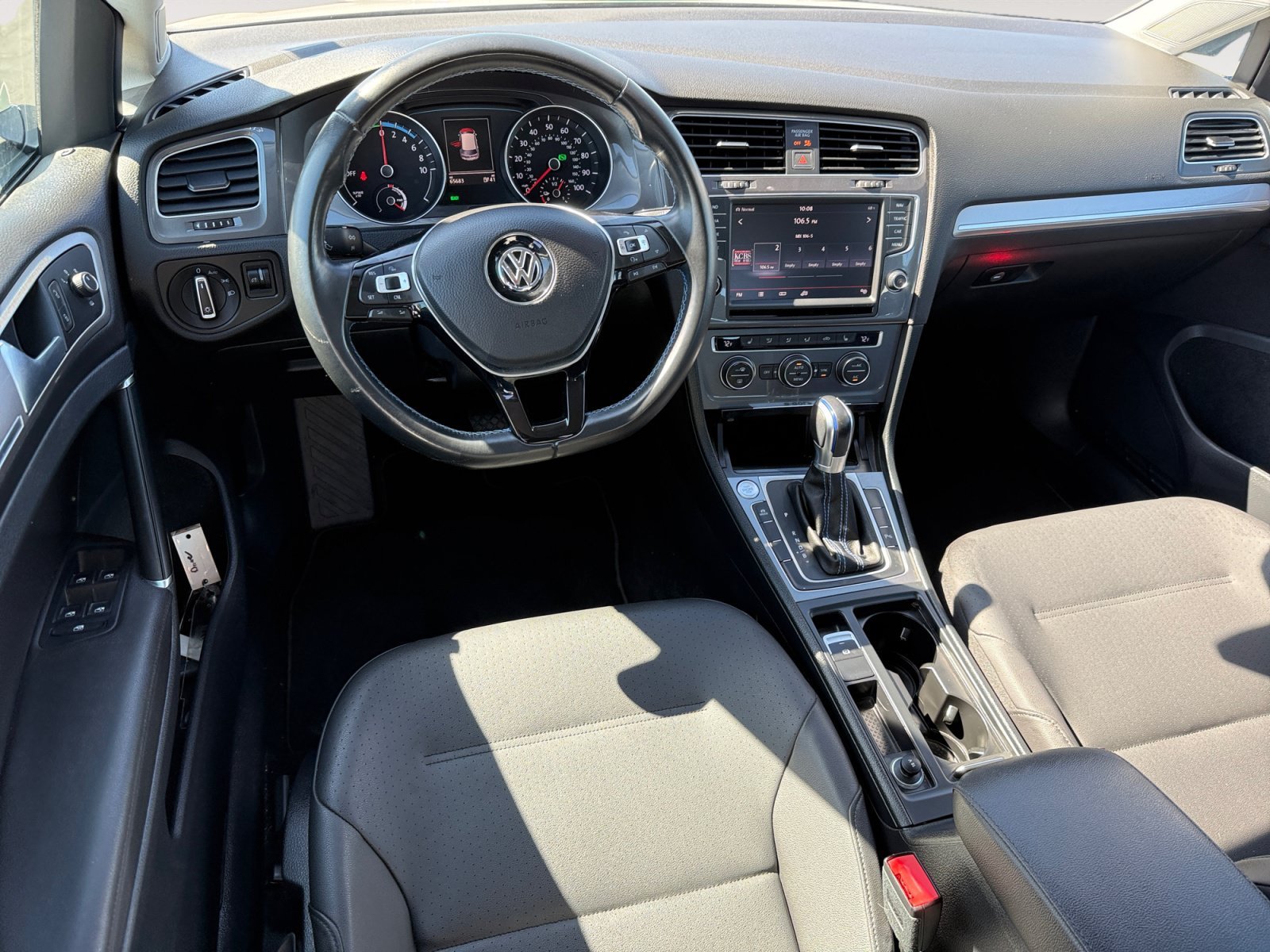 Used 2016 Pure White Volkswagen SEL Premium image 15