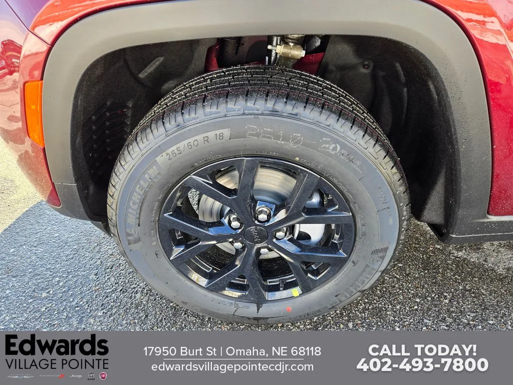 New 2026 Velvet Red Pearl-Coat Exterior Paint Jeep Laredo Altitude image 28