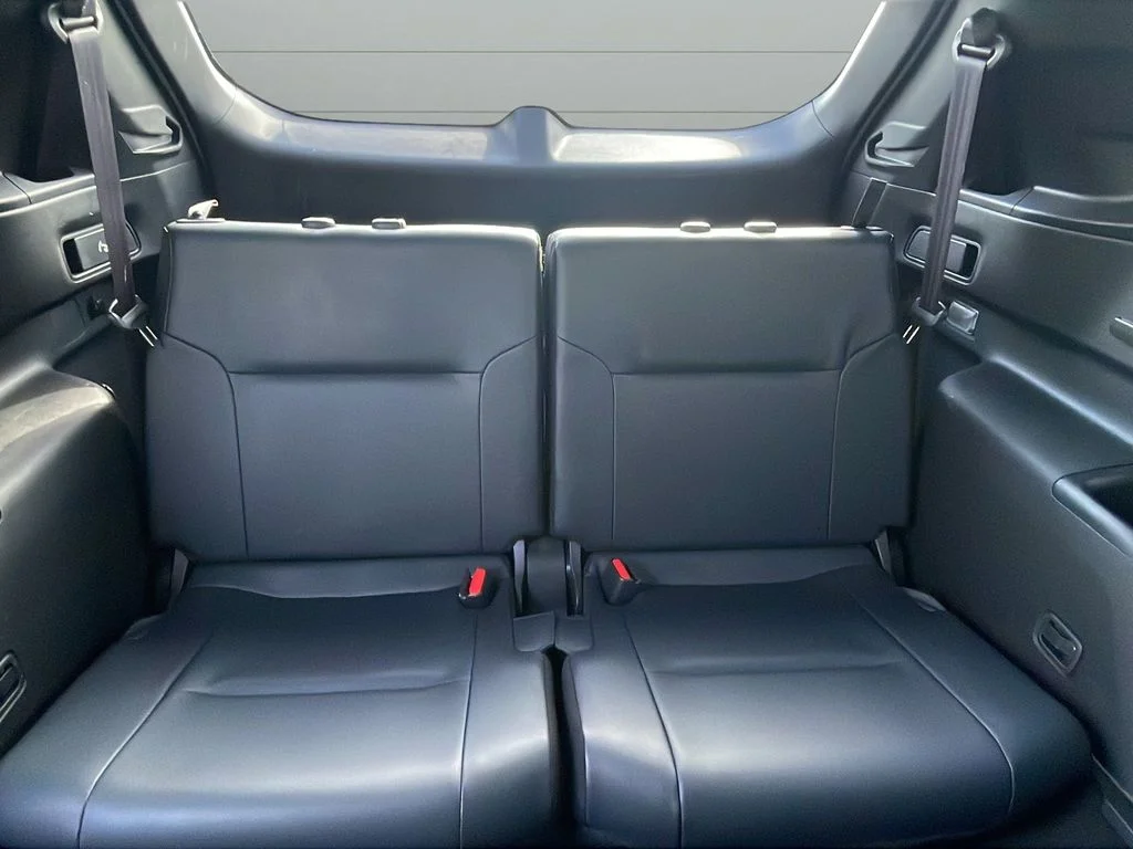 Used 2024 Silver Mitsubishi SE image 40