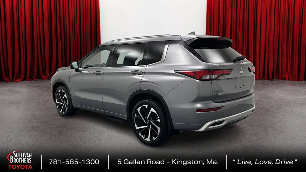 Used 2023 Gray Mitsubishi SEL Black Edition image 7