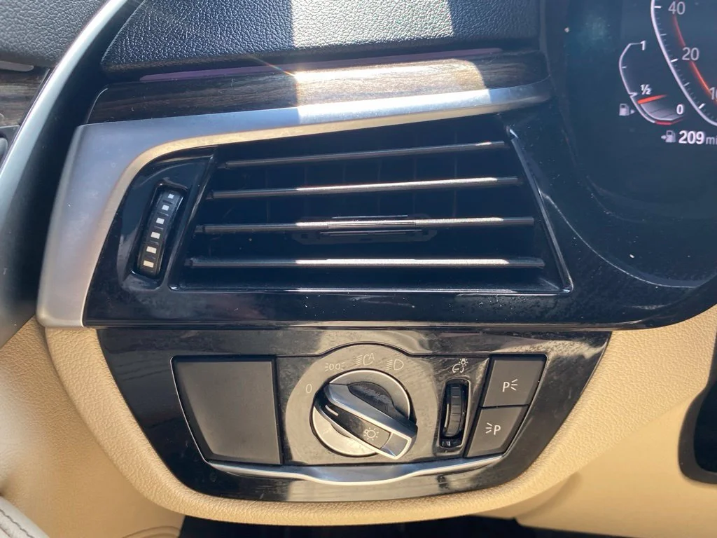 Used 2021 White BMW 530i image 22