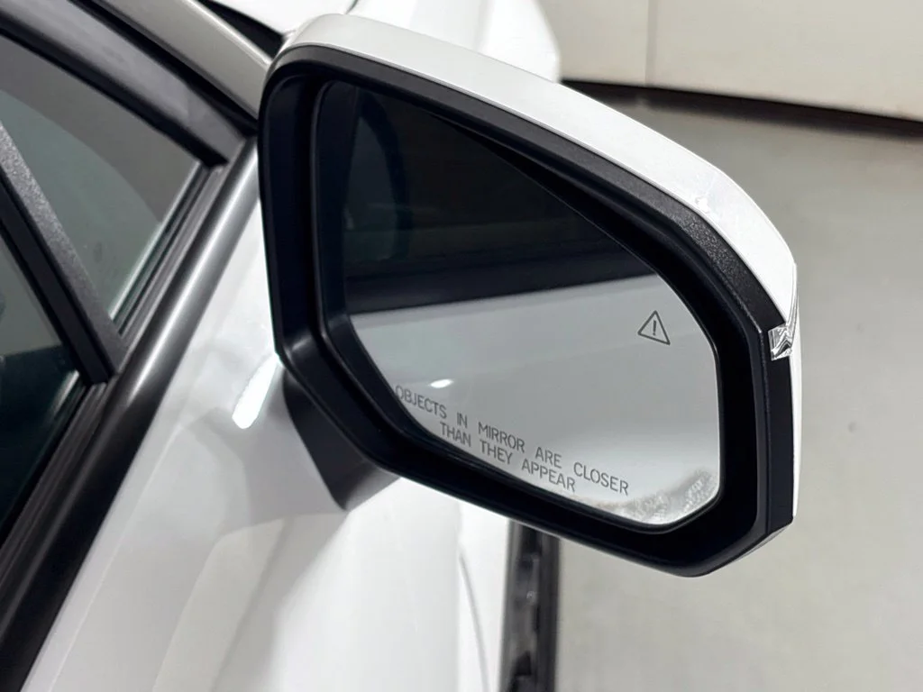 Used 2024 White Hyundai SEL image 13