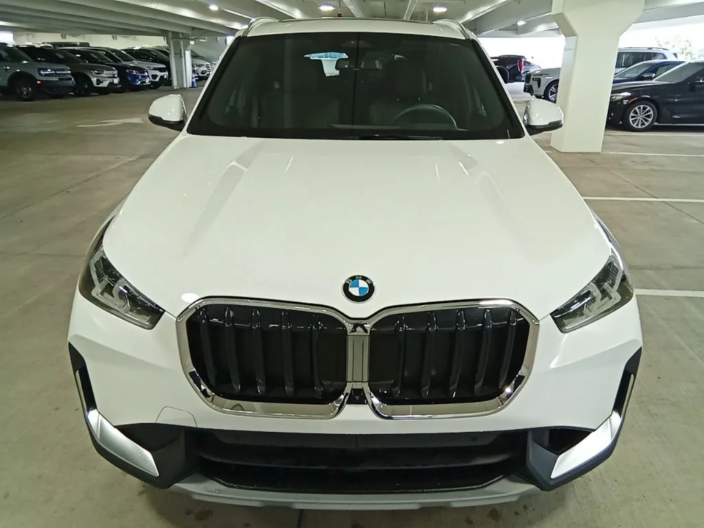Used 2023 Alpine White BMW xDrive28i image 2