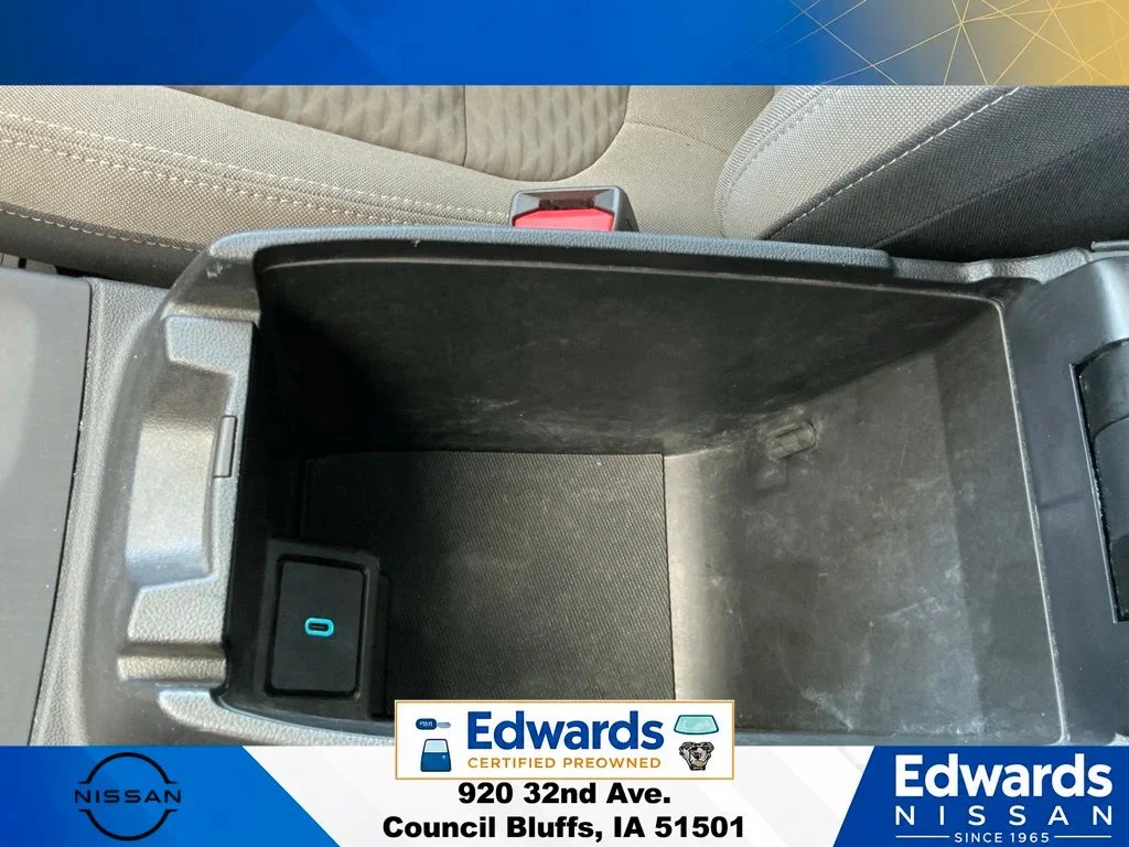 Used 2020 Gold Ford SE image 30