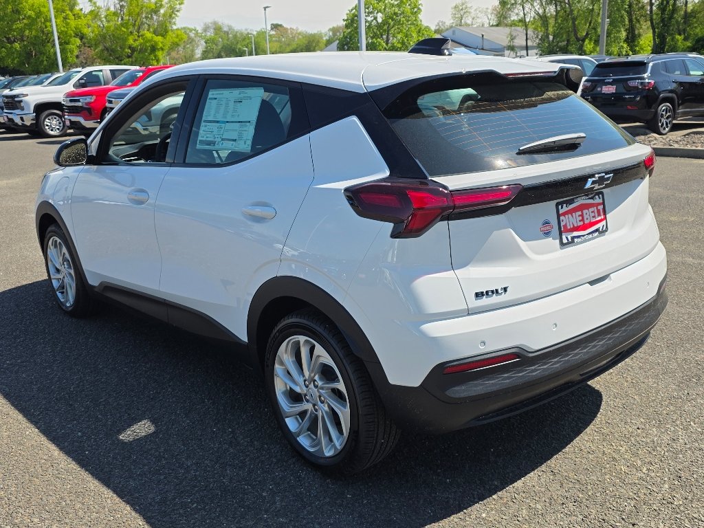 New 2027 Summit White Chevrolet LT image 10