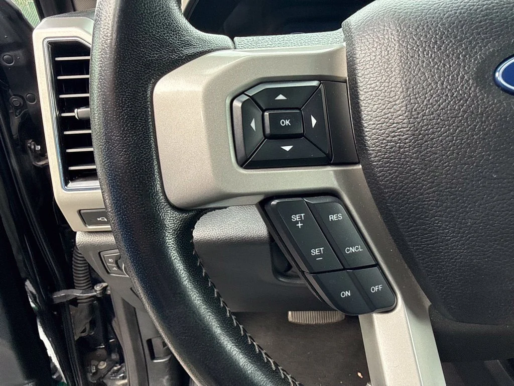 Used 2020 Black Metallic Ford Lariat image 11
