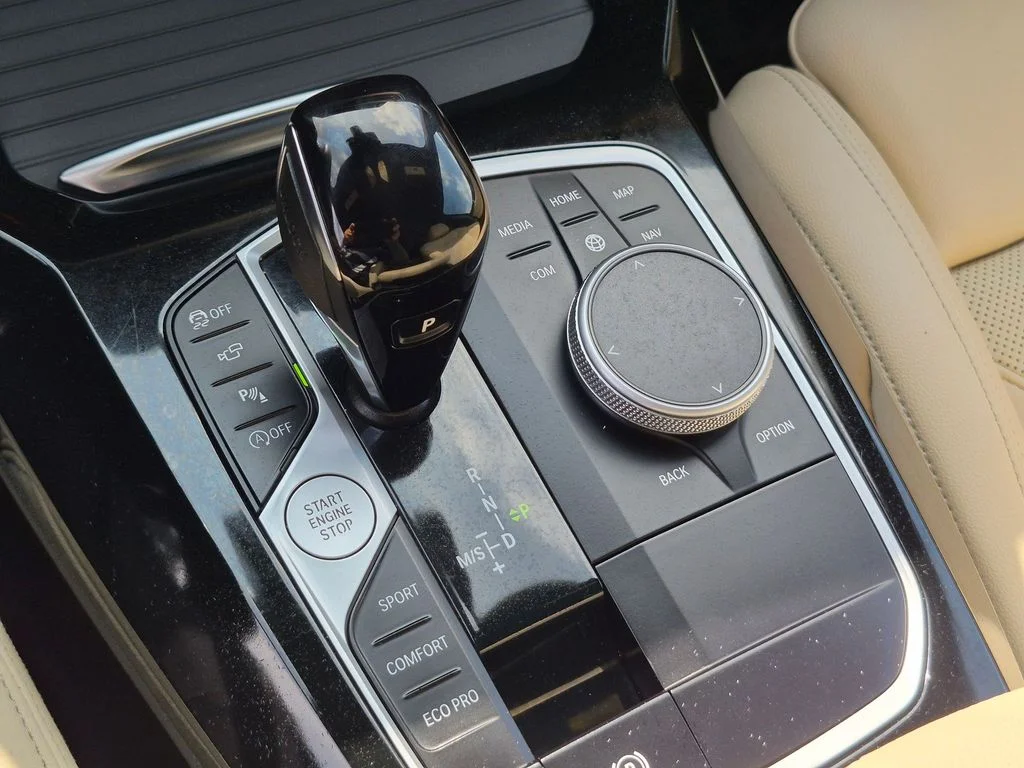 Used 2024 White BMW sDrive30i image 10