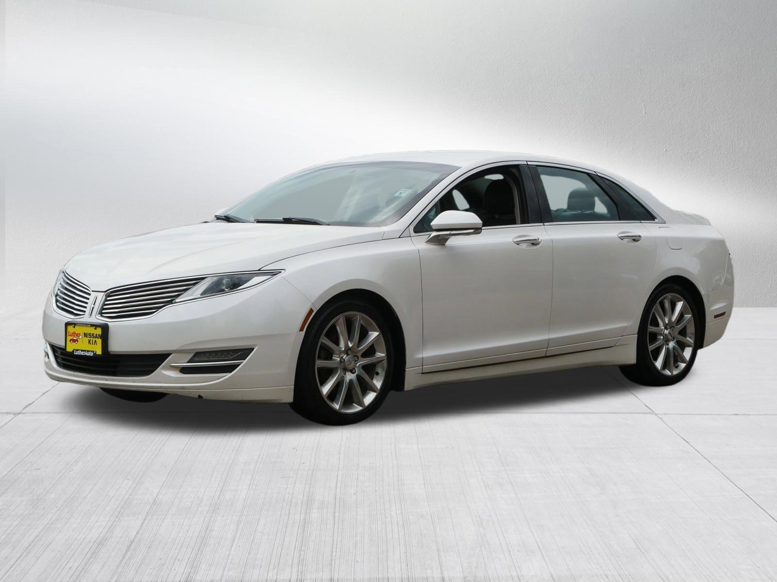 Used 2015 White Platinum Metallic Tri-Coat Lincoln Hybrid image 3