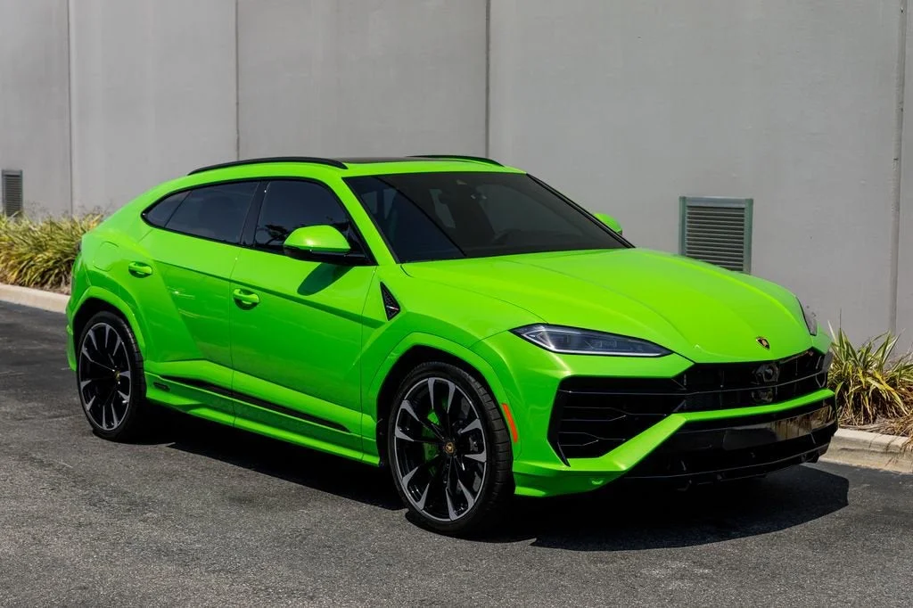 Used 2025 Green Lamborghini SE image 7