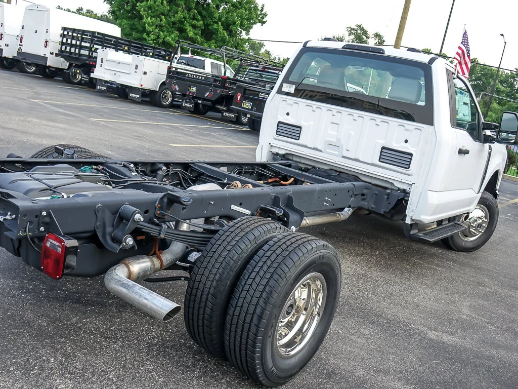 New 2026 Oxford White Ford XL image 7