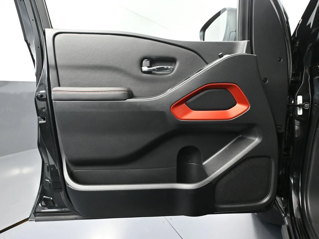 Used 2023 Black Nissan PRO-4X image 18