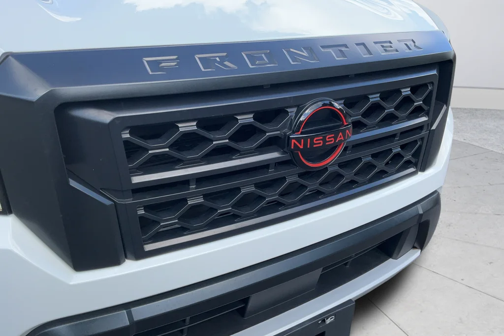Used 2023 White Nissan PRO-X image 31