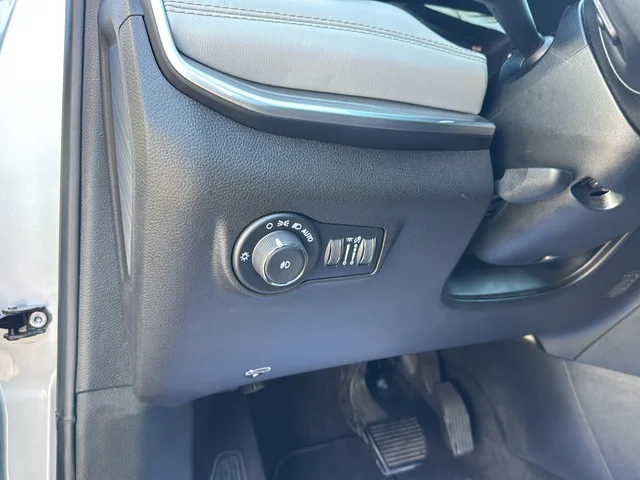 Used 2025 Silver Jeep Limited image 28