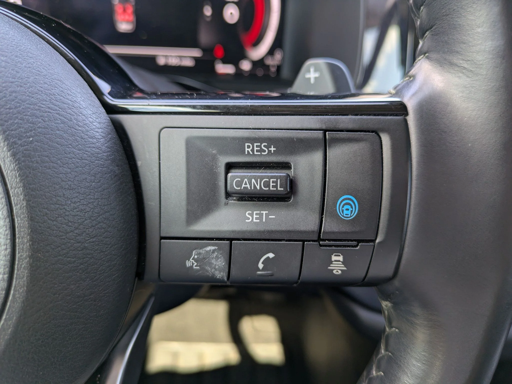 Used 2022 Solid Gray/Super Black Nissan Platinum image 27