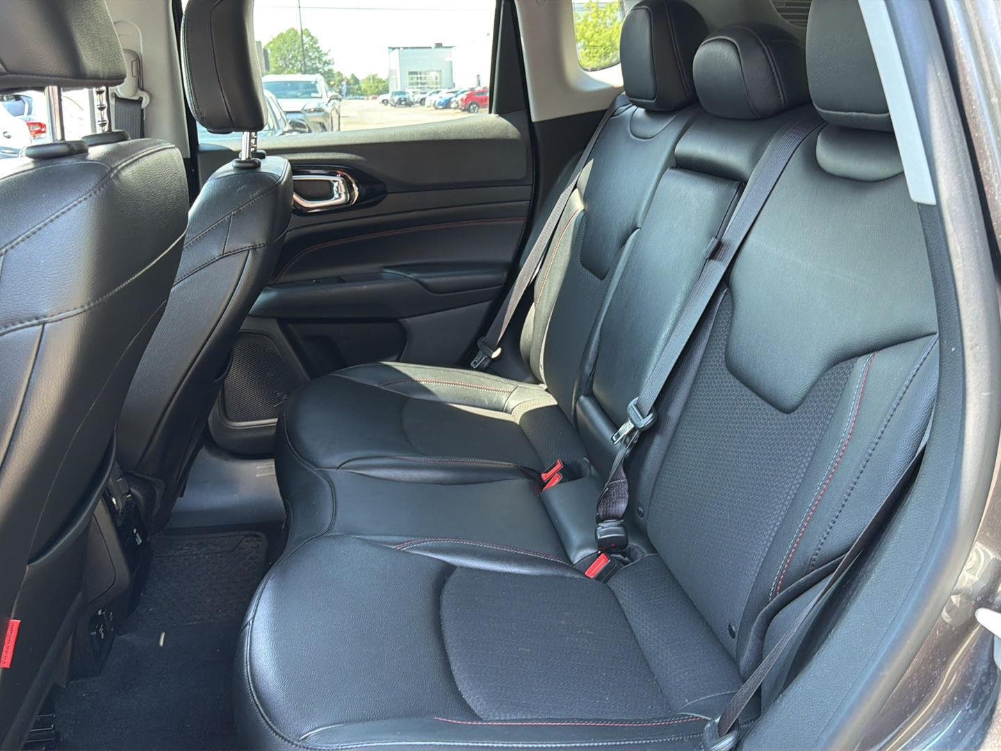 Used 2022 Granite Crystal Metallic Clearcoat Jeep Trailhawk image 10