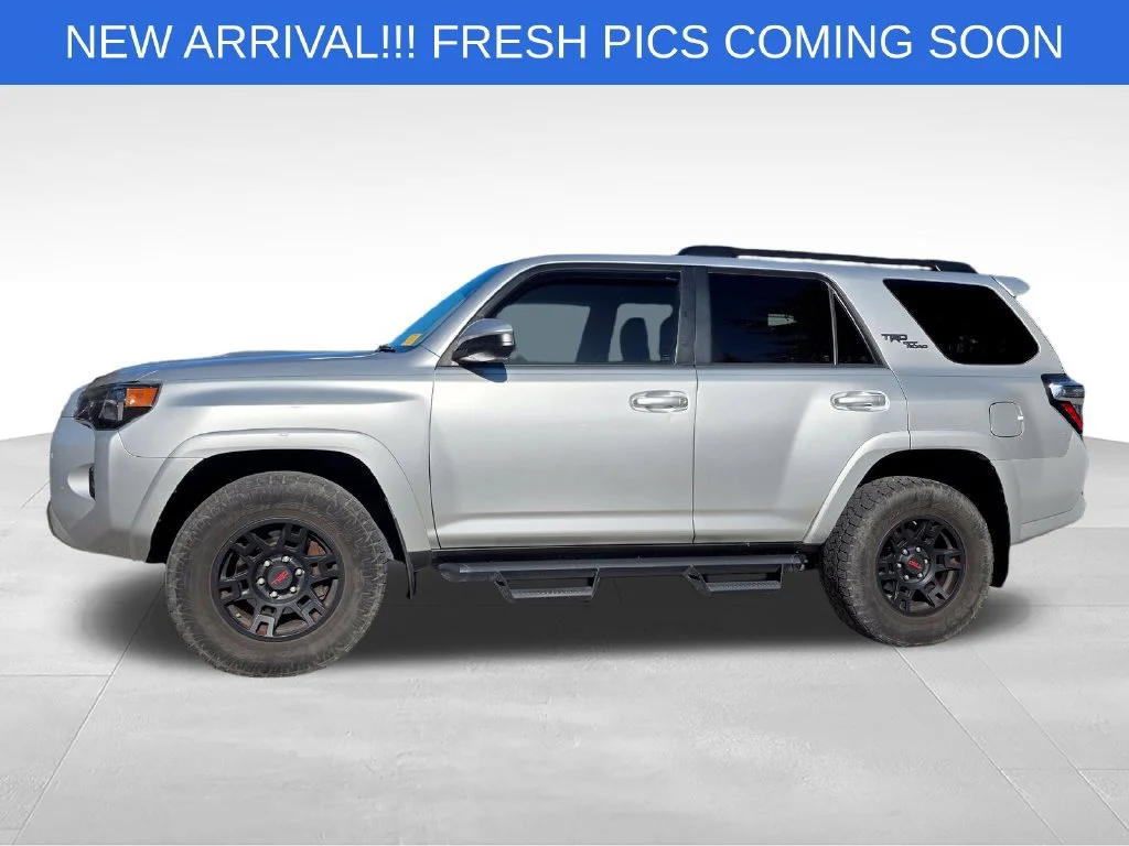 Used 2019  Toyota SR5 image 3