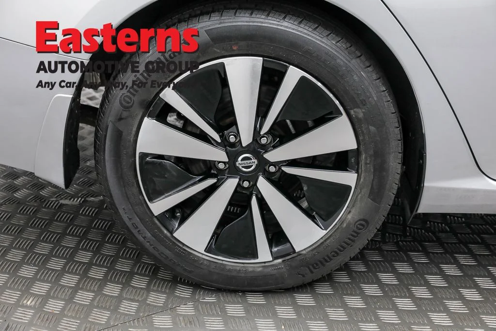 Used 2022 Silver Nissan 2.5 SV image 29