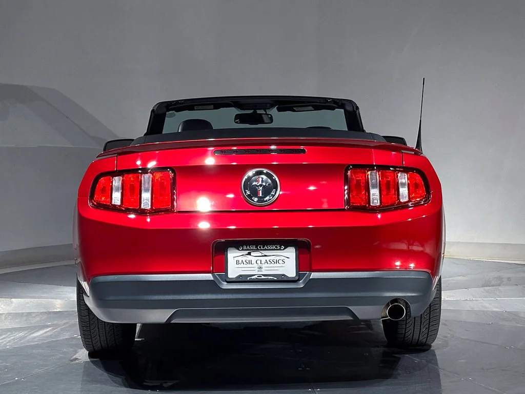 Used 2010 Red Ford V6 image 7