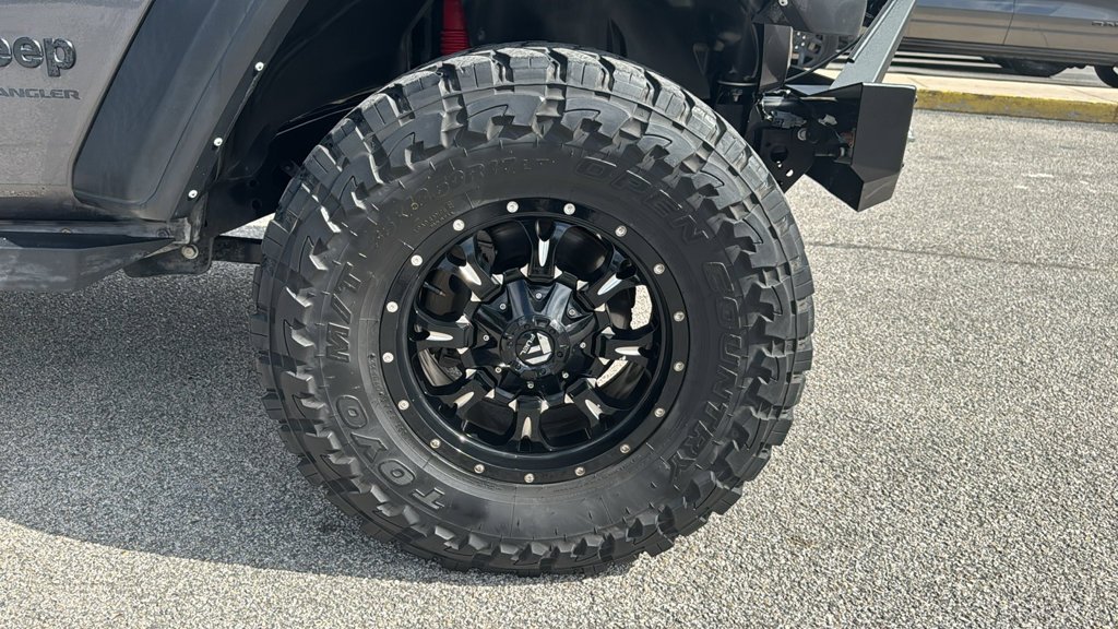 Used 2022 Gray Jeep Sport S image 9