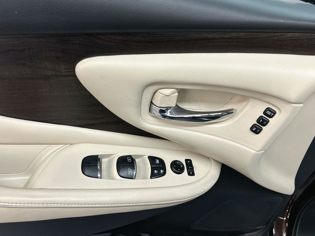 Used 2020 Almond Pearl Nissan Platinum image 16