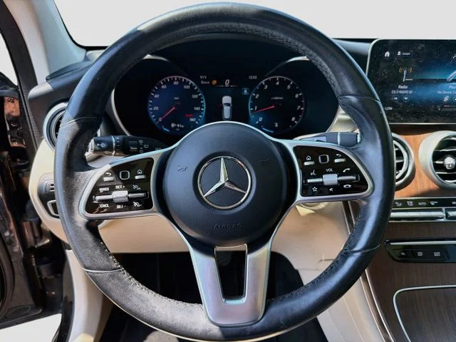 Used 2022  Mercedes-Benz GLC 300 image 12