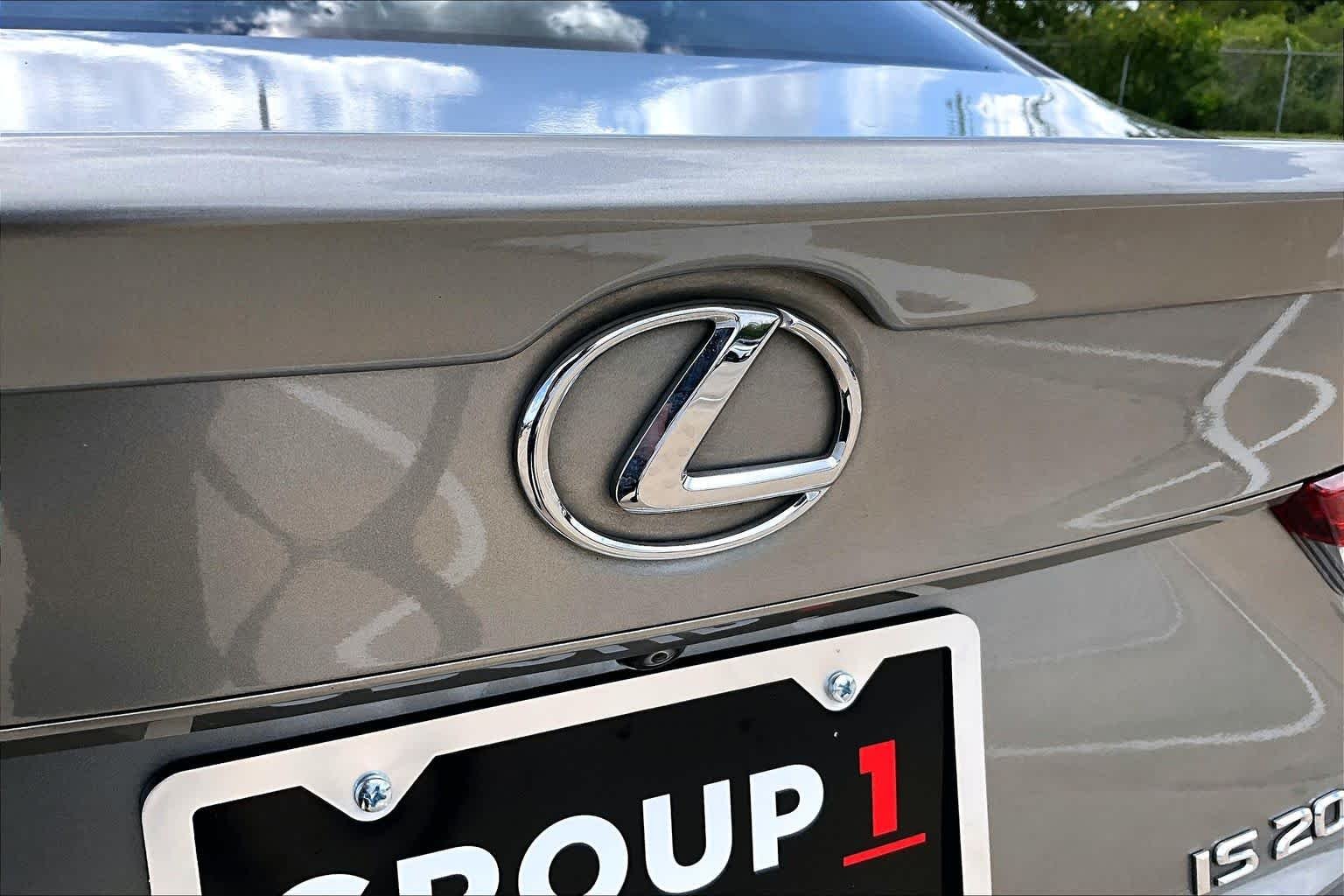 Used 2017 Atomic Silver Lexus  image 30