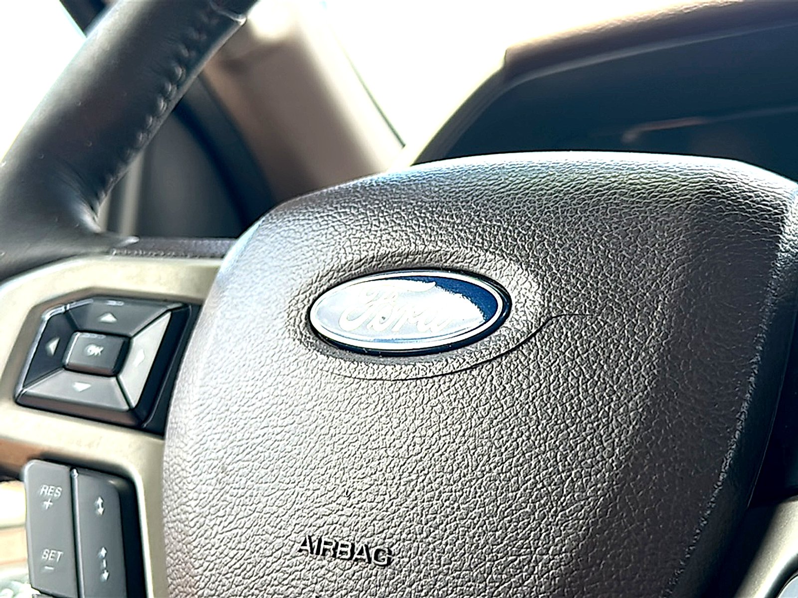 Used 2018 Guard Metallic Ford King Ranch image 31