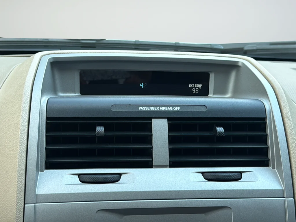 Used 2009 White Ford XLT image 10
