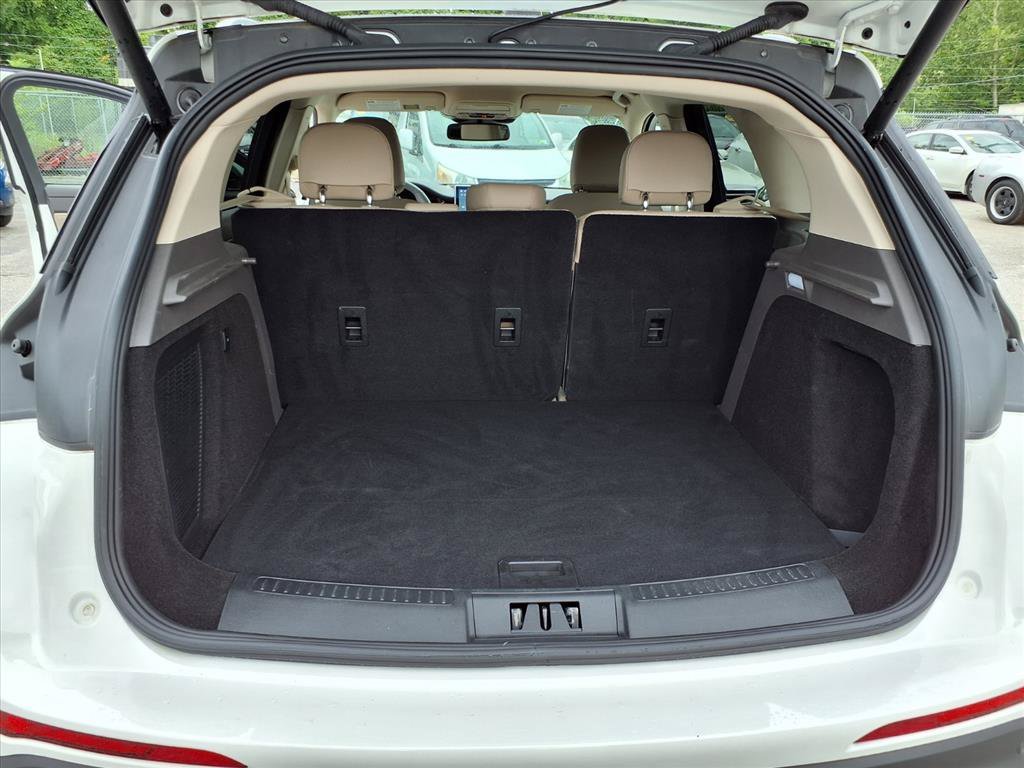 Used 2022 Pristine White Metallic Tri-Coat Lincoln Standard image 13