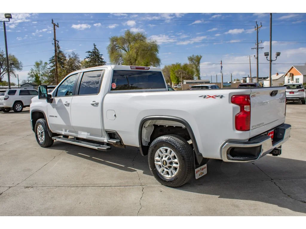 Used 2025 SUMMIT WHITE Chevrolet LT image 6