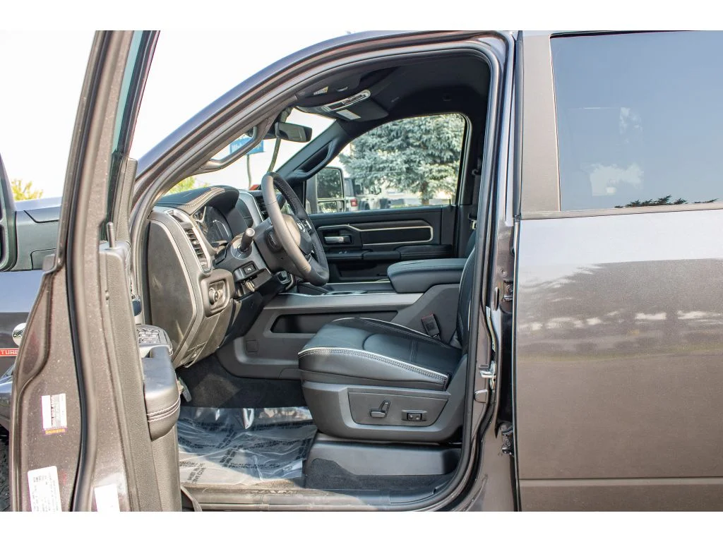 New 2026 Granite Crystal Metallic Clearcoat Ram Laramie image 28