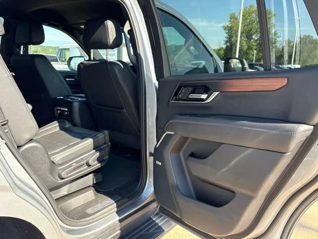 2025 GMC Yukon Denali - Photo 19