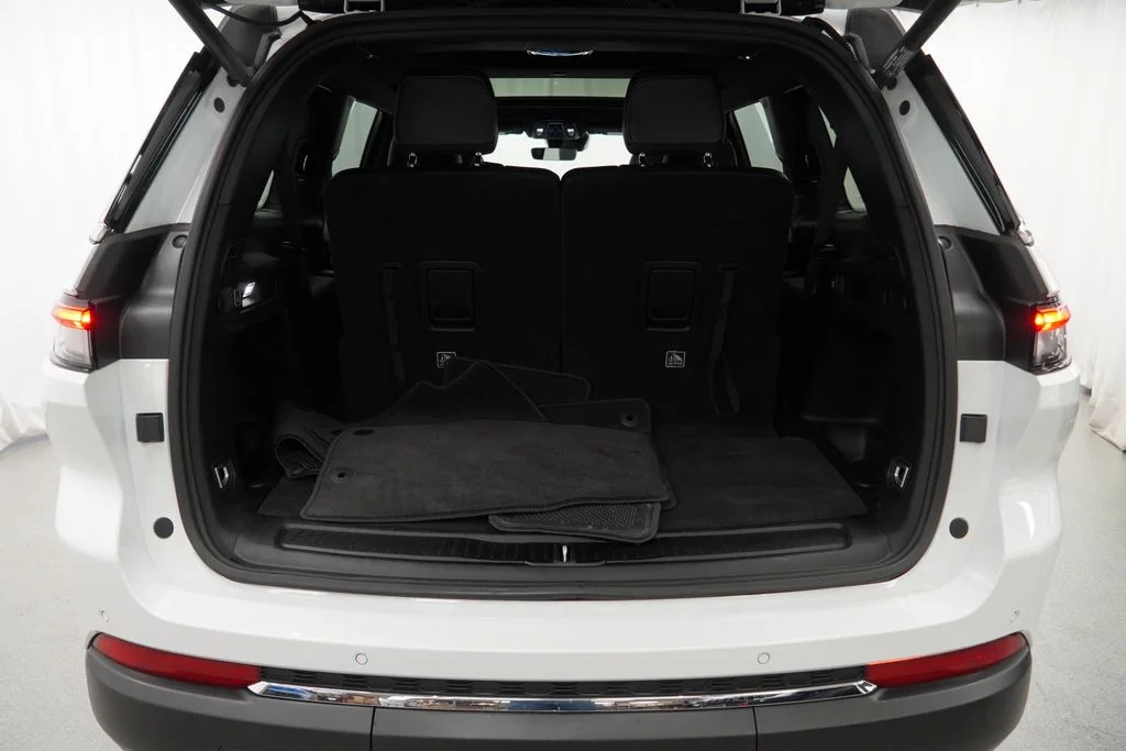 Used 2025 White Jeep Limited image 46