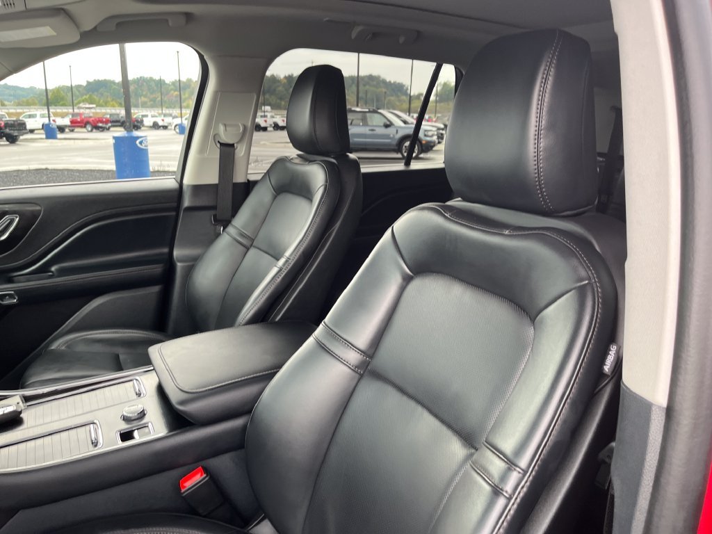 Used 2025 Red Lincoln Premiere image 12