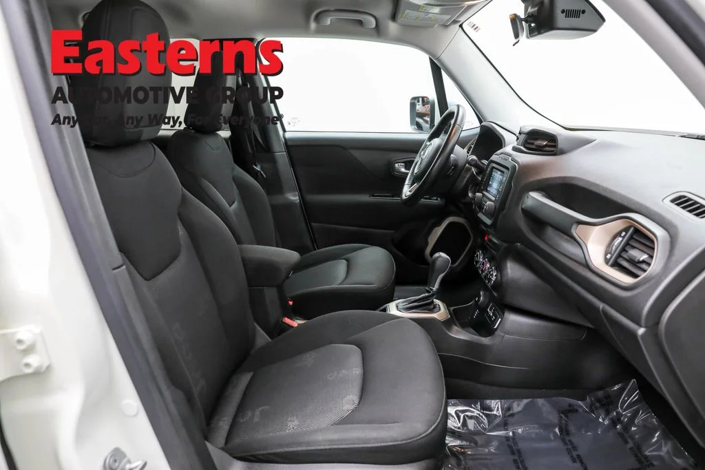 Used 2017 White Jeep Latitude image 24