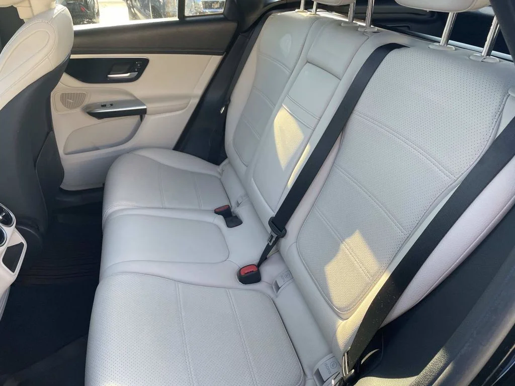 Used 2024  Mercedes-Benz GLC 300 image 13