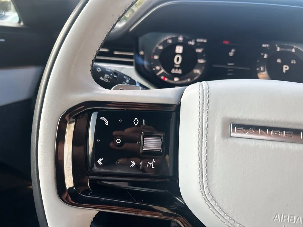 Used 2023 White Land Rover SE Dynamic image 23