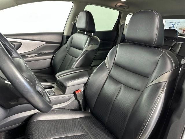 Used 2020 White Nissan SL image 16