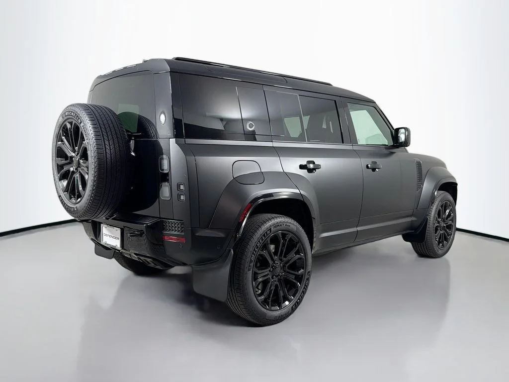 New 2026 Narvik Black Land Rover OCTA Black image 5