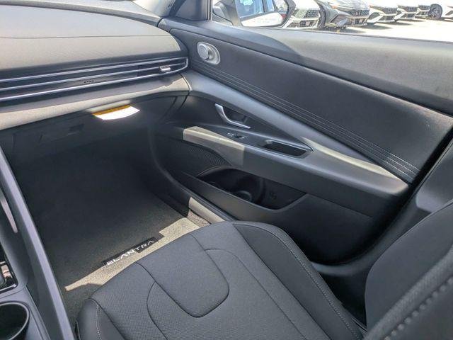 New 2026 White Hyundai SE image 16