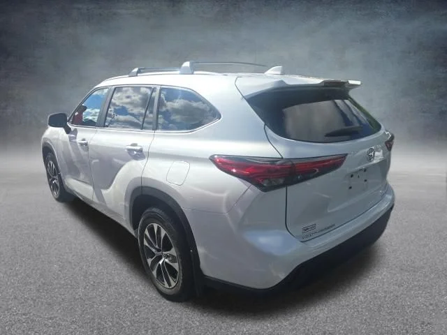 Used 2023 Beige Toyota XLE image 6