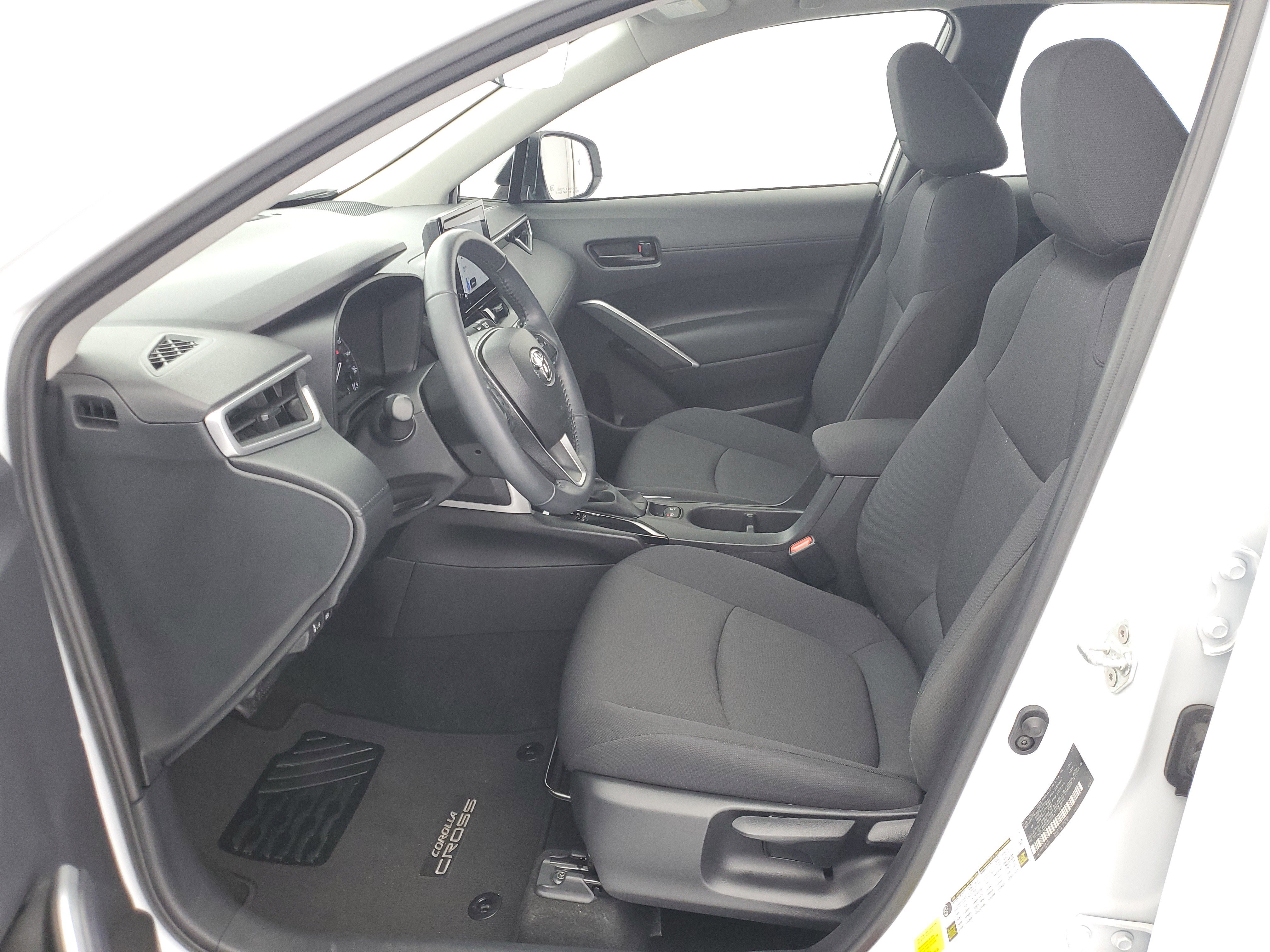 Used 2024 Wind Chill Pearl Toyota LE image 18